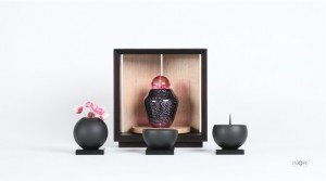 手元供養用のデザインミニ仏壇・小さな仏壇厨子「ありか ARIKA - ウェンジ／メープル」
