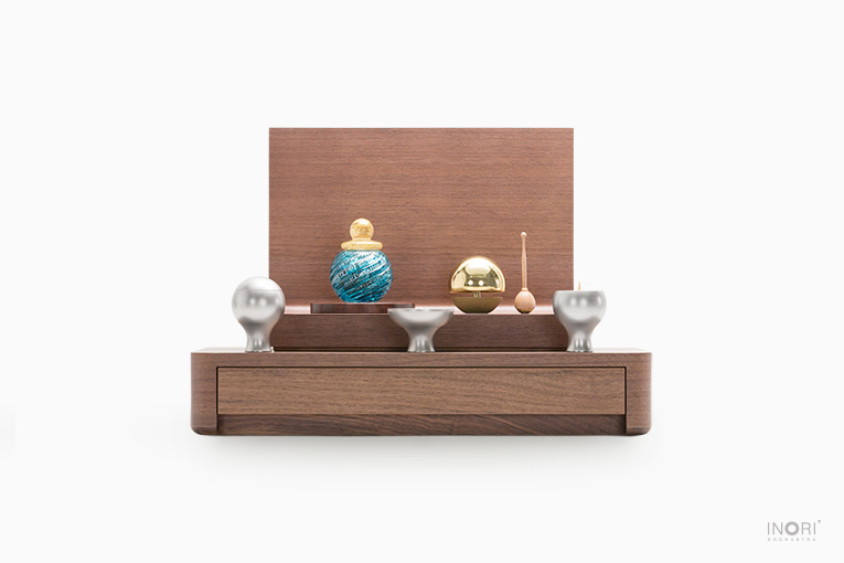ミニ仏壇・手元供養仏壇として、シンプルなステージ型ミニ仏壇。A4-003NWL ミニ骨壷「みなも」との組合せ。