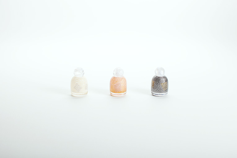 アートガラス製ミニ骨壷～1点ごとに製作されるハンドメイドのお骨壷 「かすみ・よしの・さく」