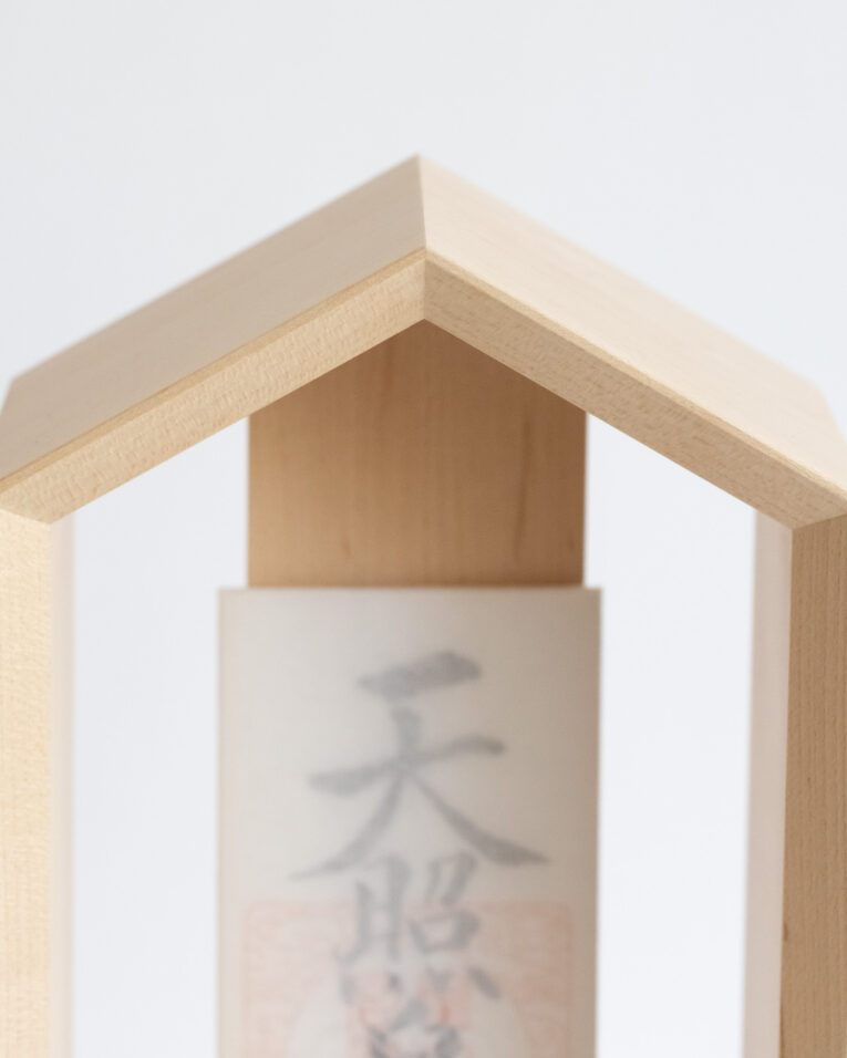 どこでも神棚は、置いた場所が神棚になる、そんなアイテムです。